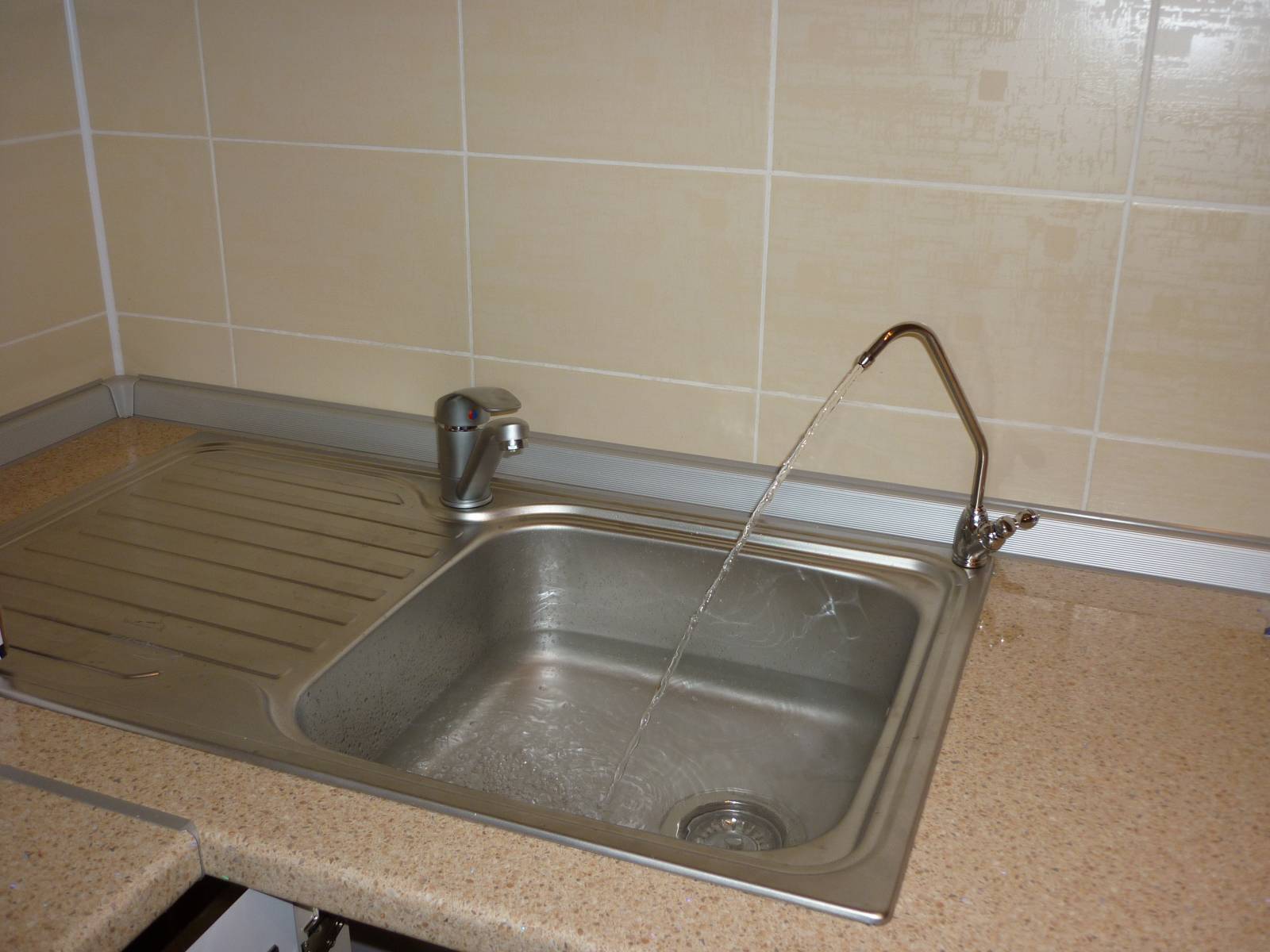 фото фильтра для воды на кухне